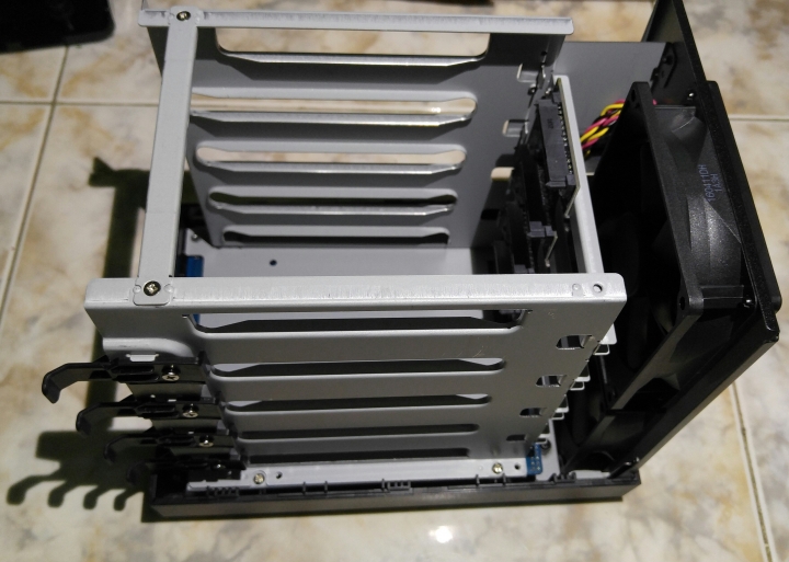 Synology DS916+ 半殘開箱...