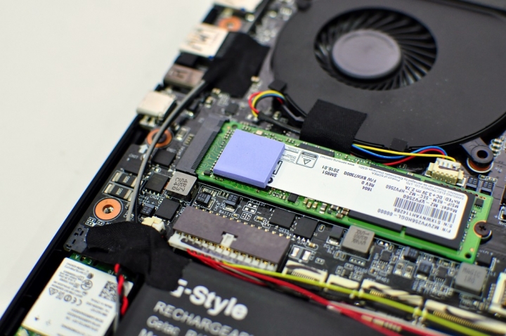 GIGABYTE Aero 14，電競，商務結合於一身的遊戲商務機