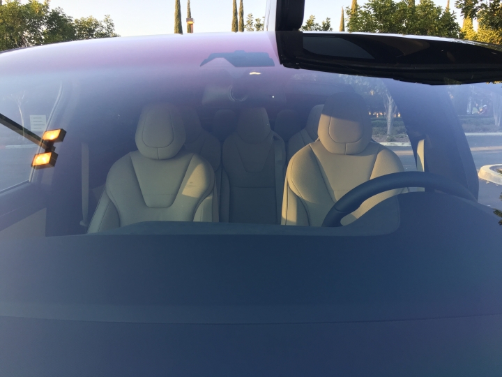 Tesla Model X 首發開箱 - 打敗 LSUV 群雄的未來 SUV