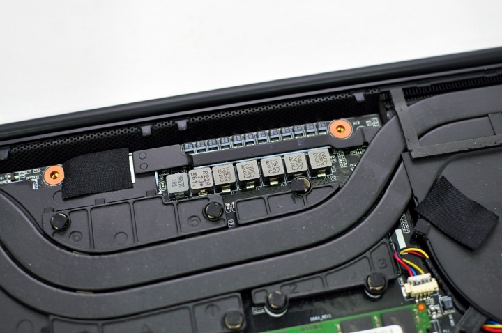 GIGABYTE Aero 14，電競，商務結合於一身的遊戲商務機