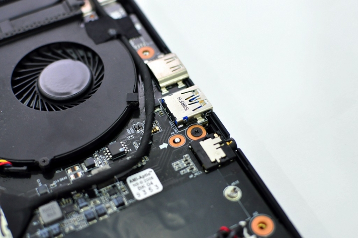 GIGABYTE Aero 14，電競，商務結合於一身的遊戲商務機