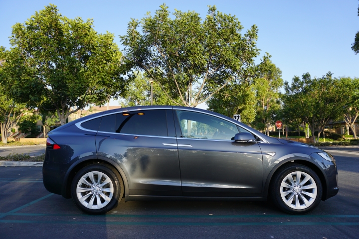 Tesla Model X 首發開箱 - 打敗 LSUV 群雄的未來 SUV