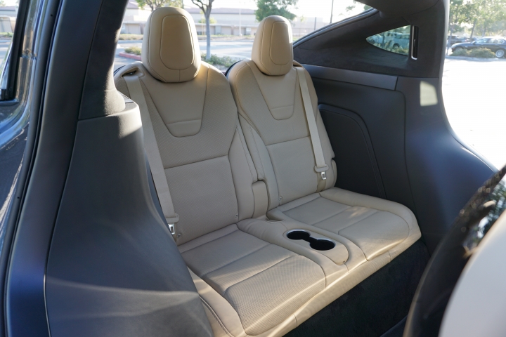 Tesla Model X 首發開箱 - 打敗 LSUV 群雄的未來 SUV