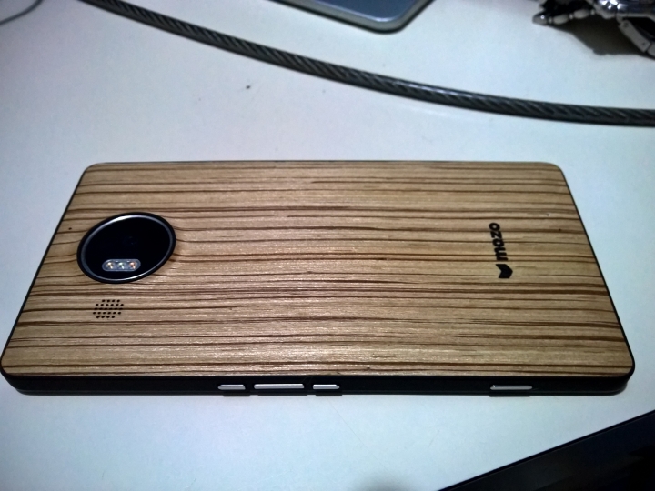 [分享] Lumia 950 XL的 Mozo木殼