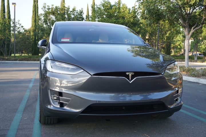 Tesla Model X 首發開箱 - 打敗 LSUV 群雄的未來 SUV