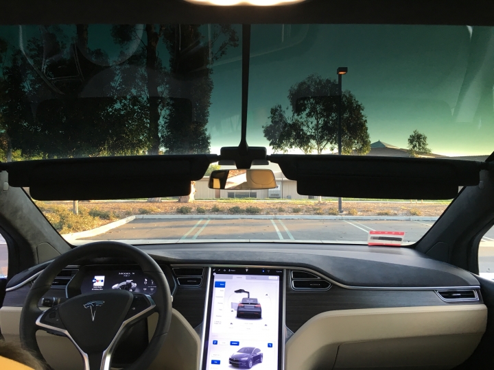 Tesla Model X 首發開箱 - 打敗 LSUV 群雄的未來 SUV