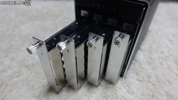 [開箱分享] 稱心快意 AKiTiO Thunder3 Quad 雷霆戰艦 3
