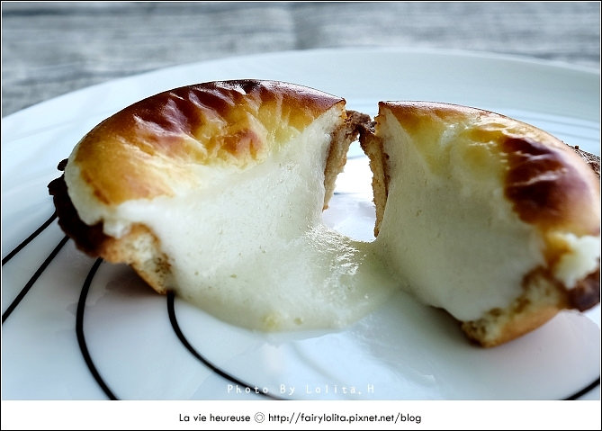 《北市中山區♥食記》BAKE CHEESE TART。北海道銷售傳奇～外酥內滑，三種起司融合的絕妙滋味，現在在台灣也吃得到囉！(中山站) / 霜淇淋 牛奶 新光三越 南西店 托特包