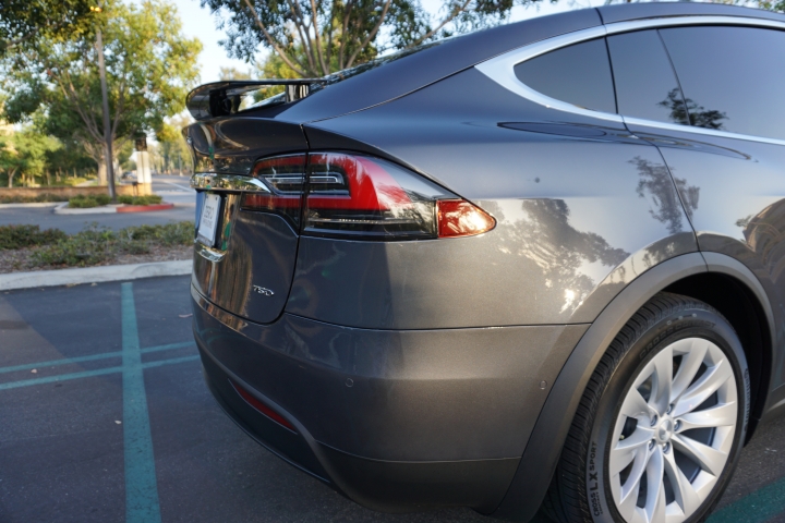 Tesla Model X 首發開箱 - 打敗 LSUV 群雄的未來 SUV