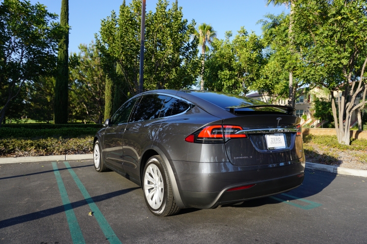 Tesla Model X 首發開箱 - 打敗 LSUV 群雄的未來 SUV