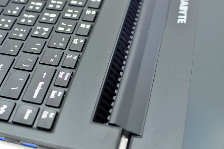 GIGABYTE Aero 14，電競，商務結合於一身的遊戲商務機