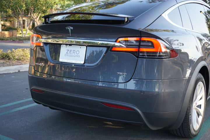 Tesla Model X 首發開箱 - 打敗 LSUV 群雄的未來 SUV