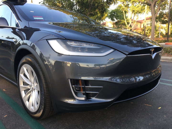 Tesla Model X 首發開箱 - 打敗 LSUV 群雄的未來 SUV