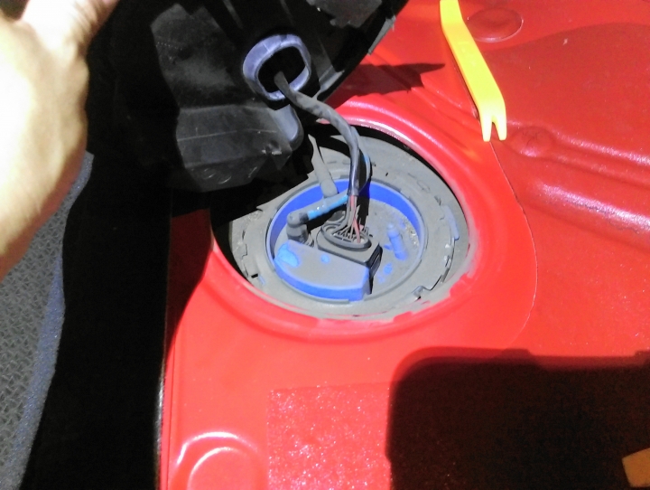 Fuel pump Control module DIY 更換