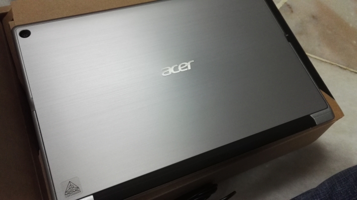 Acer Switch Alpha 12開箱（多圖慎入）