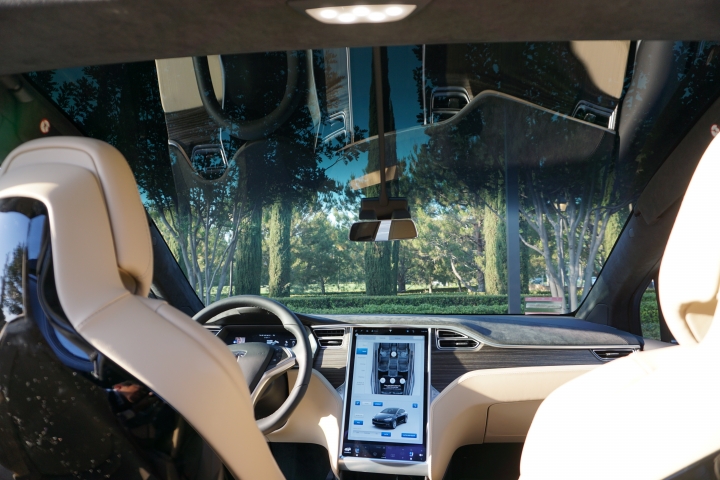 Tesla Model X 首發開箱 - 打敗 LSUV 群雄的未來 SUV