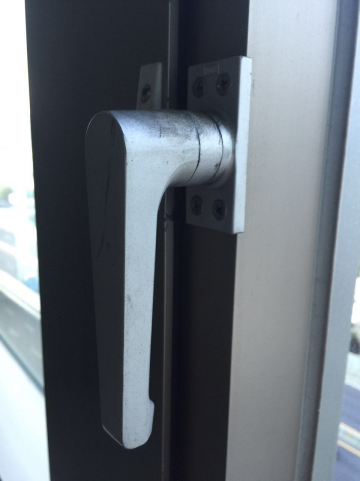 鋁窗把手壞掉～找不到廠商