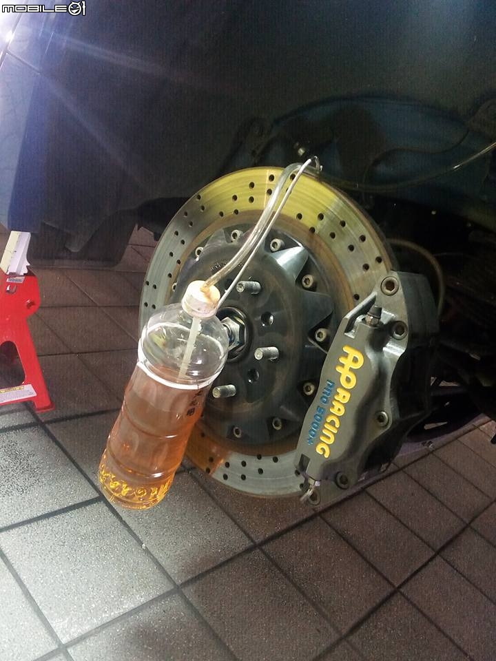 DIY的樂趣無窮~WRX換機油，換水精，換剎車油，換離合器分泵油，清節汽門