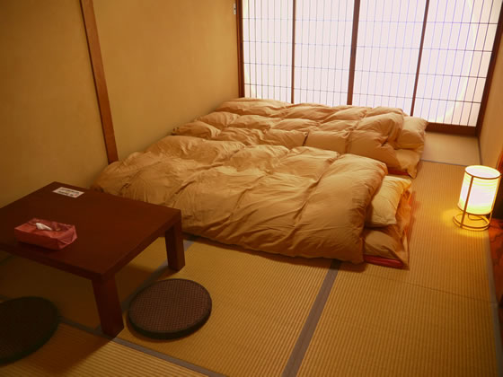 【日本。北陸】《高山市》入住靜謐小鎮日式青年旅館@J-Hoppers Hida Takayama Guest House~自己的床鋪自己鋪