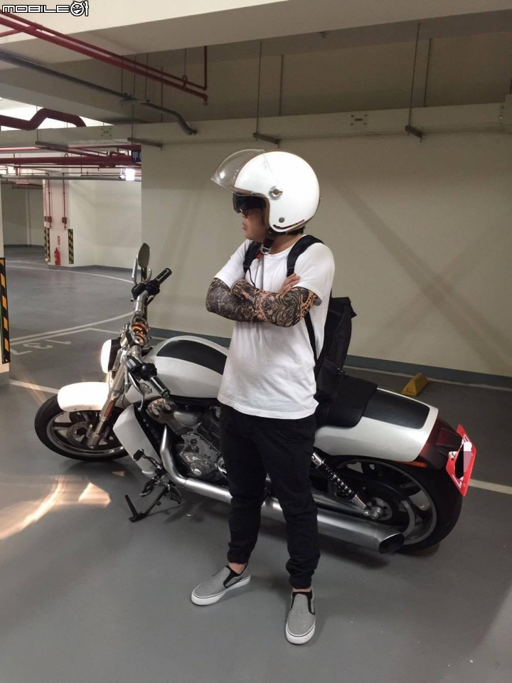新馬子 v-rod Muscle 霧白色