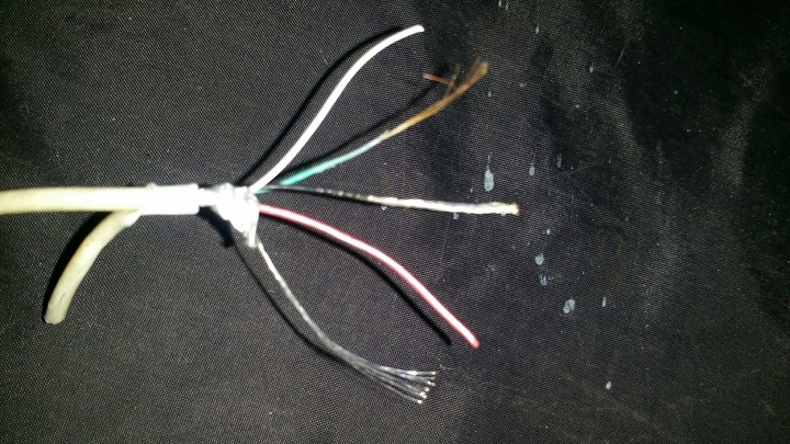 請問充電線的問題，謝謝。