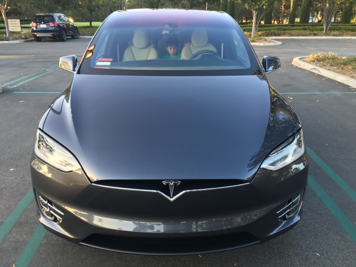 Tesla Model X 首發開箱 - 打敗 LSUV 群雄的未來 SUV
