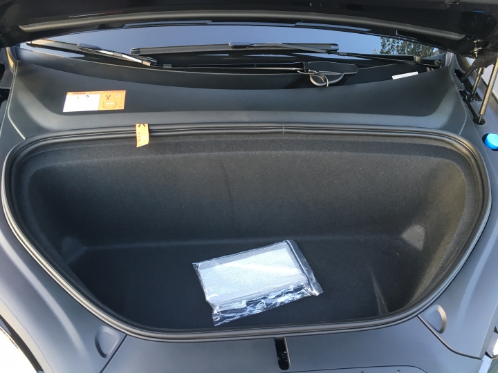 Tesla Model X 首發開箱 - 打敗 LSUV 群雄的未來 SUV