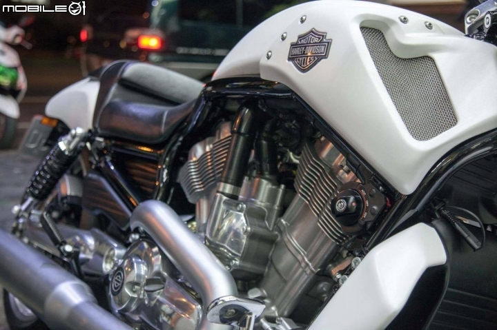 新馬子 v-rod Muscle 霧白色