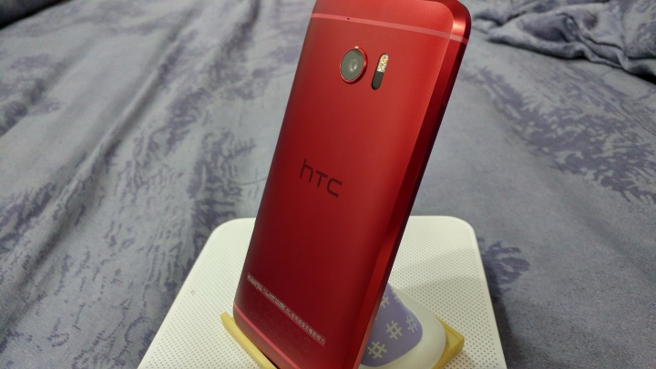 久違的HTC  夕光紅 10  開箱
