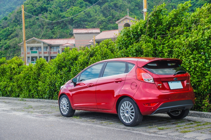 Fiesta 1.0T 火紅特仕版開箱！內含心得分享。（新增油耗加及載物照片）