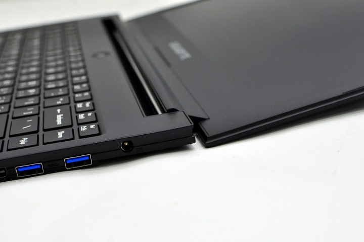 GIGABYTE Aero 14，電競，商務結合於一身的遊戲商務機