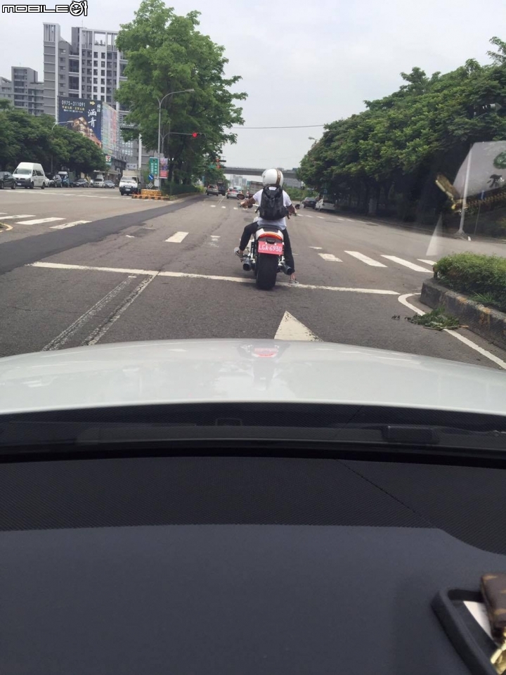 新馬子 v-rod Muscle 霧白色