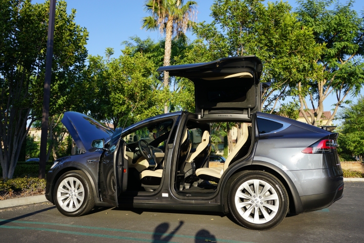 Tesla Model X 首發開箱 - 打敗 LSUV 群雄的未來 SUV