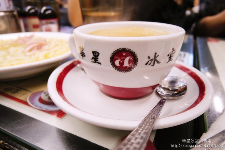 【香港│旺角美食】華星冰室✈傳統港式早餐組合、滑嫩炒蛋很厲害│港星環繞的冰室，連陳奕迅都大力推薦