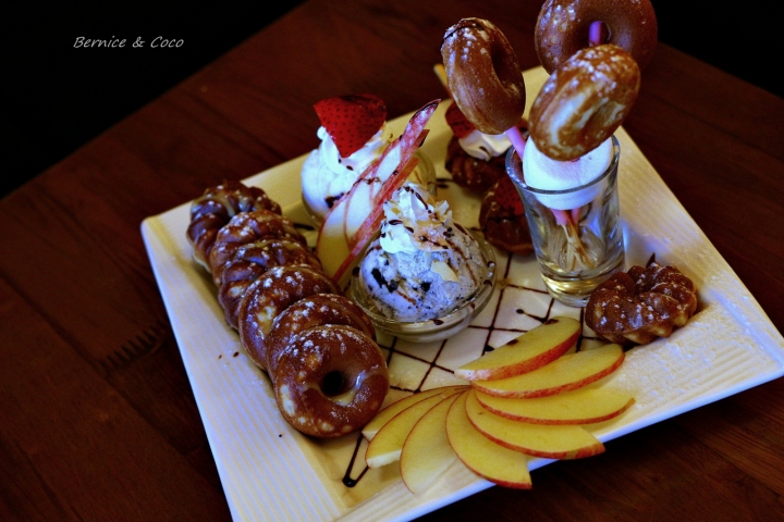 ( 松山 後山埤捷運美食) T & T Cafe 超好吃的甜點 早午餐 下午茶 漢堡義大利麵餐廳(捷運後山埤站)