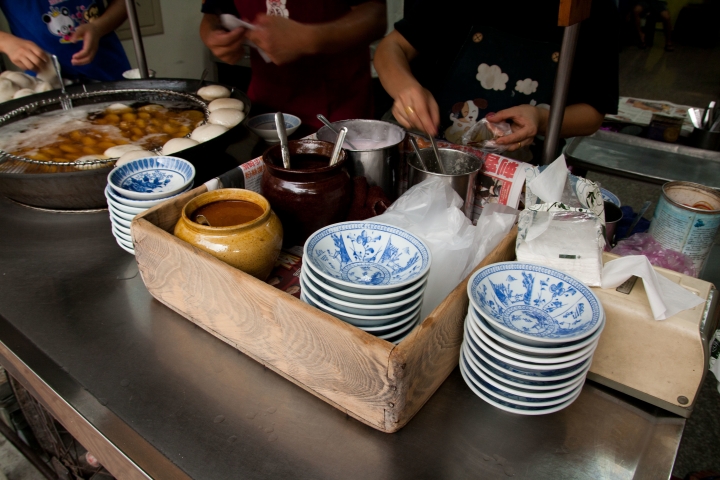 【美食。食記】南投 水里 肉圓三重奏之高湯鮮甜 皮粉味重 肉餡紮實 三兄弟 肉圓 董家 民生路299號