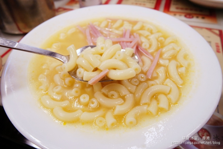 【香港│旺角美食】華星冰室✈傳統港式早餐組合、滑嫩炒蛋很厲害│港星環繞的冰室，連陳奕迅都大力推薦