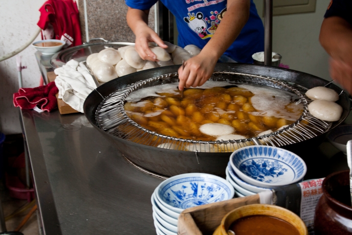 【美食。食記】南投 水里 肉圓三重奏之高湯鮮甜 皮粉味重 肉餡紮實 三兄弟 肉圓 董家 民生路299號