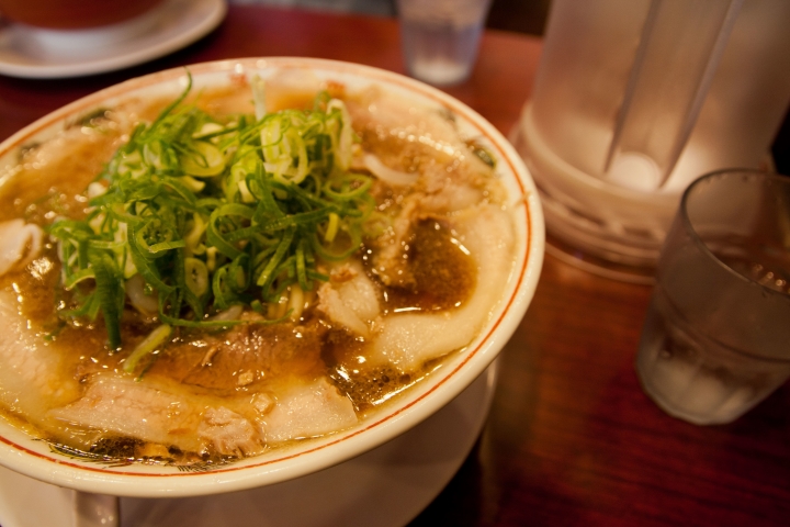 【美食。食記】京都 第一旭 拉麵 醬湯略鹹 肉味過豔