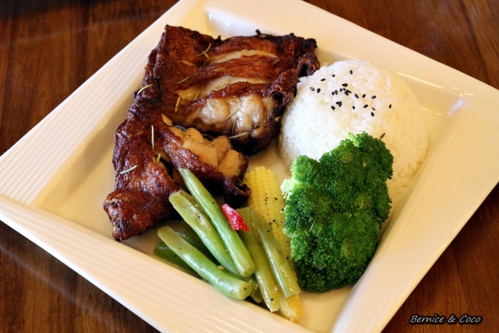 ( 松山 後山埤捷運美食) T & T Cafe 超好吃的甜點 早午餐 下午茶 漢堡義大利麵餐廳(捷運後山埤站)