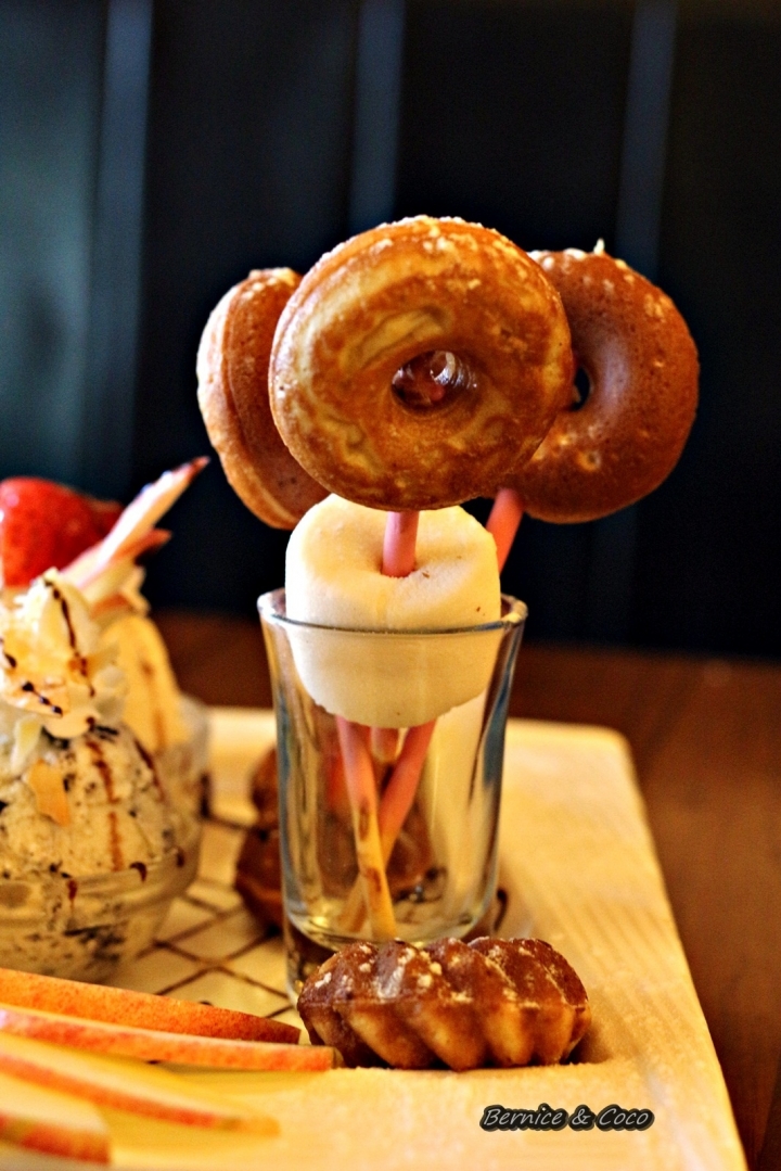 ( 松山 後山埤捷運美食) T & T Cafe 超好吃的甜點 早午餐 下午茶 漢堡義大利麵餐廳(捷運後山埤站)