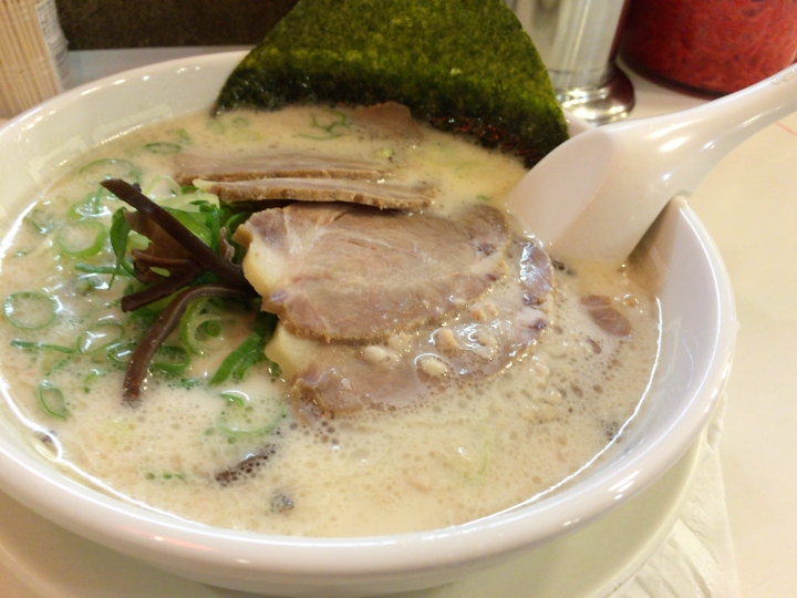 【美食。食記】東京 池袋 博多天神 拉麵 湯頭色白 香氣不在 天神還是被龍咬下來了