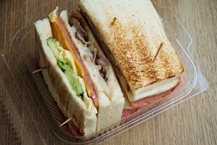 【ㄍㄧㄥ夯碳烤吐司】豐富夾料早餐