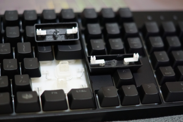 應該是首發的可換鍵帽 CM Masterkeys Lite L