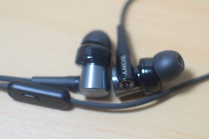 通勤就是演唱會 SONY MDR-XB70AP 讓小丸體驗不一樣的 通勤生活