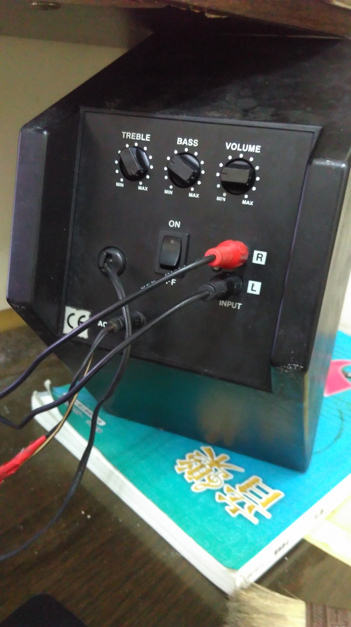 有沒有人知道這組喇叭型號多少嗎~~(因為這喇叭也有10幾年的歷史了,而且又沒有貼型號,需要它的資訊很難找,希望各位大大能幫個ˊ忙~~感謝>