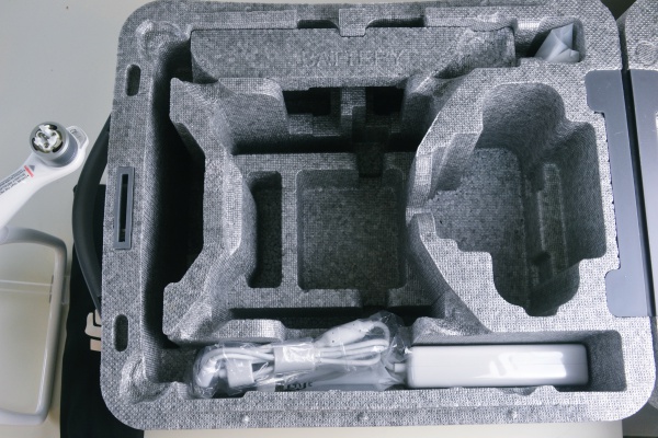 [開箱文] DJI 大疆 PHANTOM 4 最智慧的空拍機，未來無限可能。