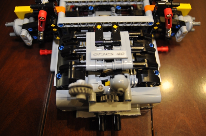 [ LEGO Technic ] Porsche 911 GT3 RS 開箱(續)