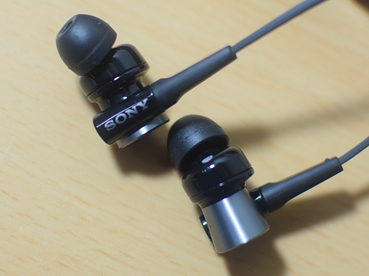 通勤就是演唱會 SONY MDR-XB70AP 讓小丸體驗不一樣的 通勤生活