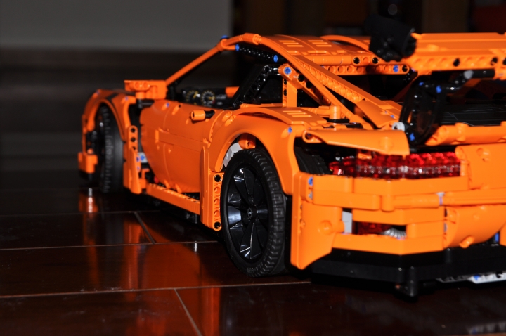 [ LEGO Technic ] Porsche 911 GT3 RS 開箱(續)
